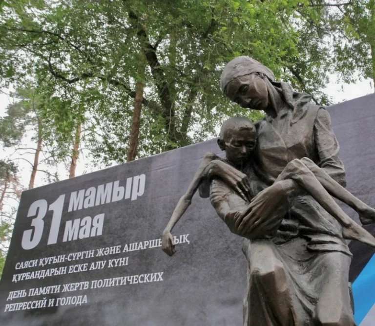 Токаев выступил с обращением в День памяти жертв политических репрессий и голода - изображение 1