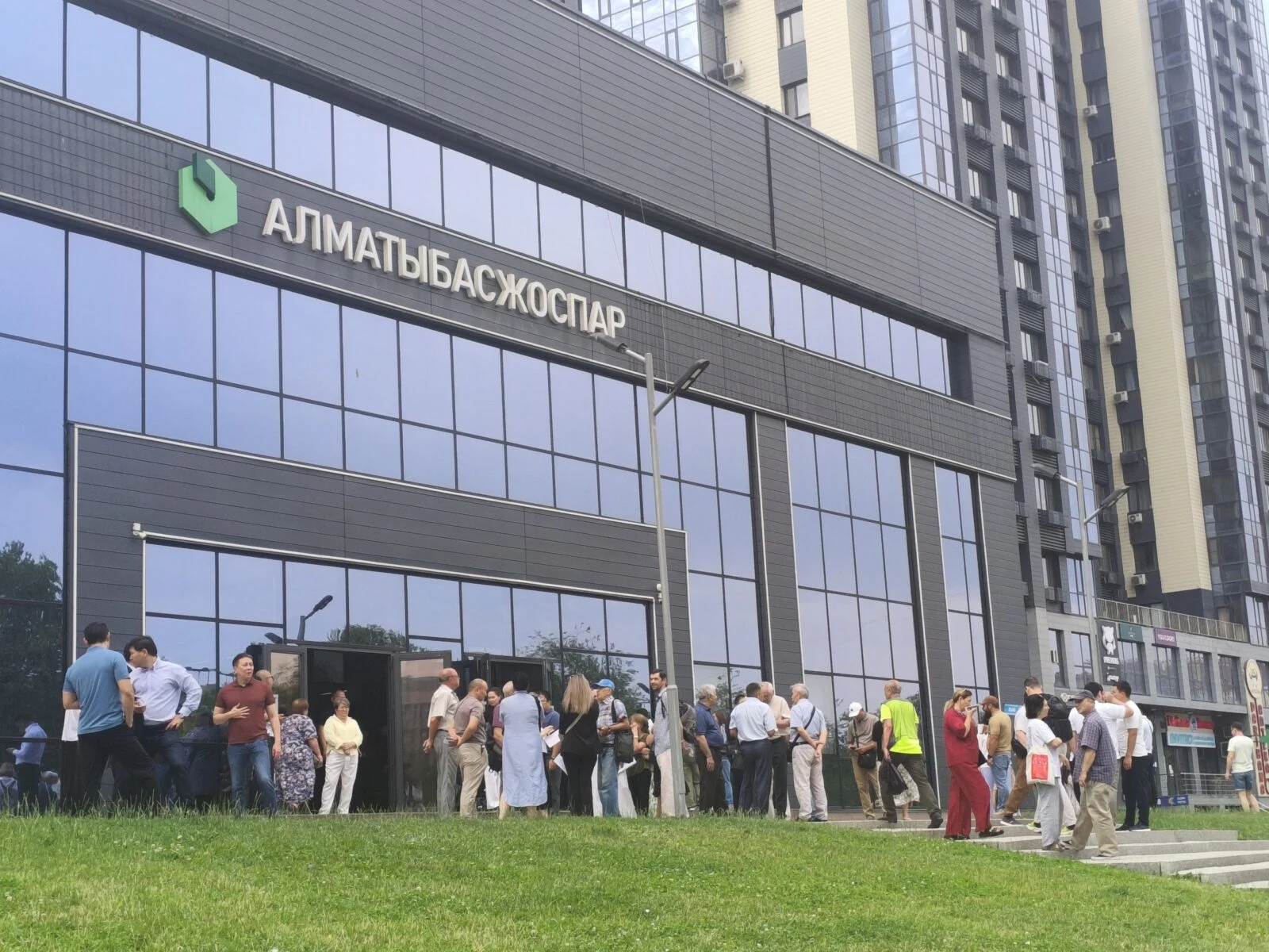 Изображение 3 для Обсуждение Генплана Алматы превратили в балаган