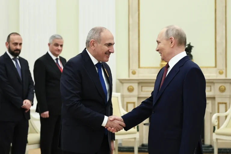 Пашинян поздравил Путина с Днем России - изображение 1