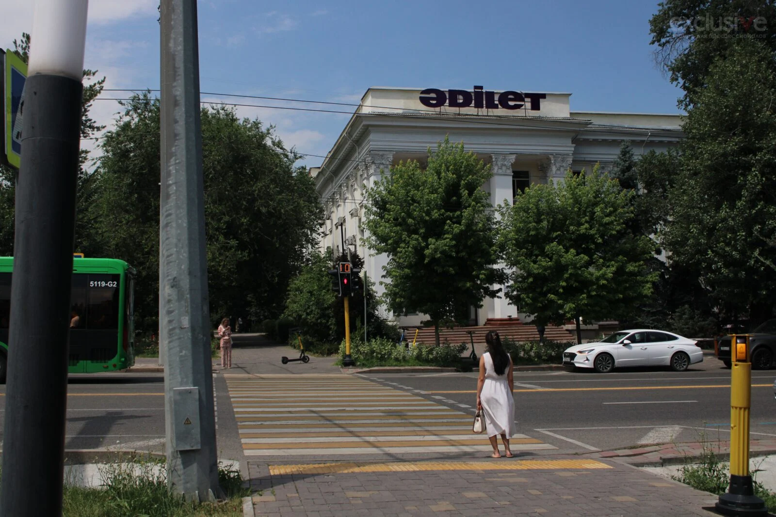 Изображение 2 для Вывески на офисах AMANAT уже поменяли на «Әділет»