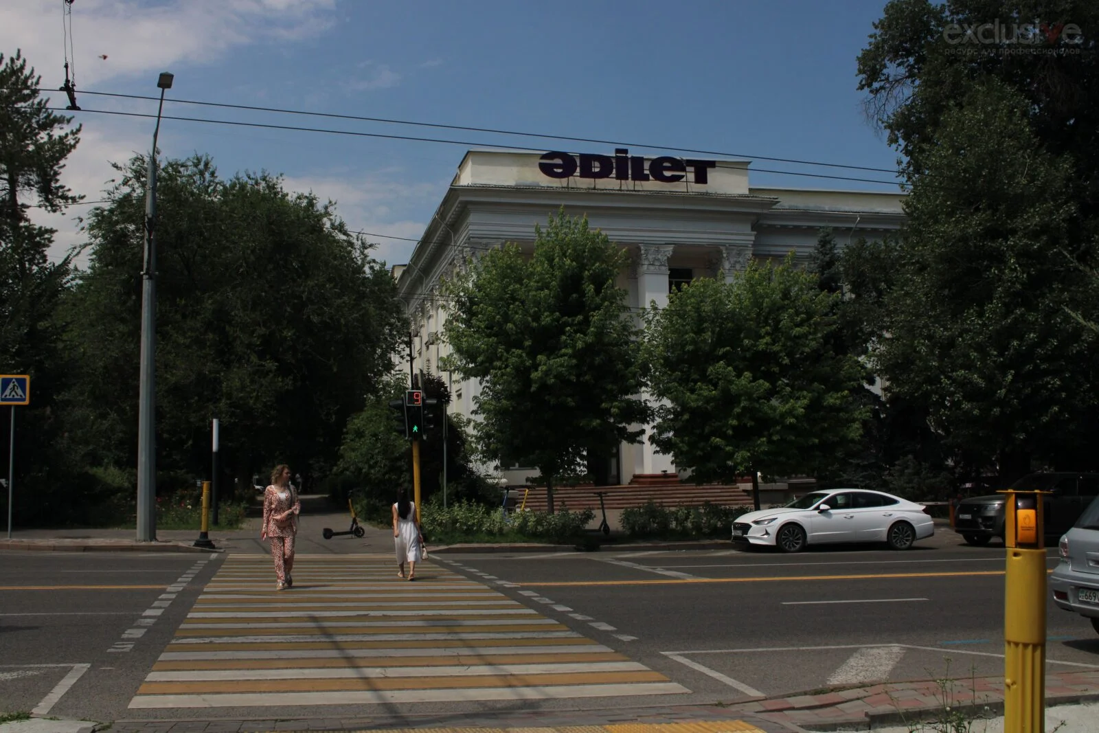 Изображение 3 для Вывески на офисах AMANAT уже поменяли на «Әділет»
