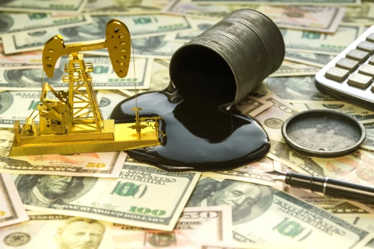 Аналитик объяснил, почему дорогая нефть больше не спасает тенге - изображение 1