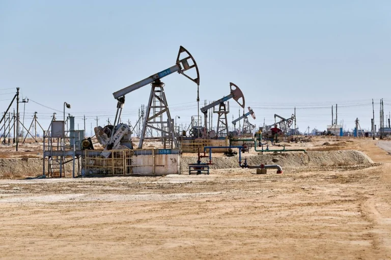 300 млн тонн нефти — это почти 5 млн железнодорожных цистерн - изображение 1