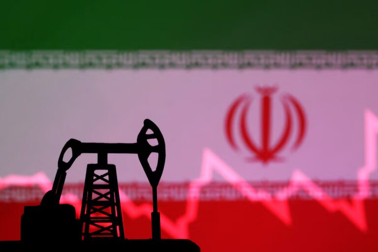 Иран срочно ищет, кому продать миллионы баррелей нефти - изображение 1