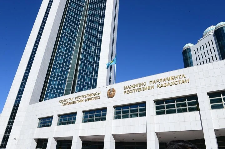 Мажилис дал старт амнистии: в Казахстане спишут штрафы и освободят тысячи осуждённых - изображение 1