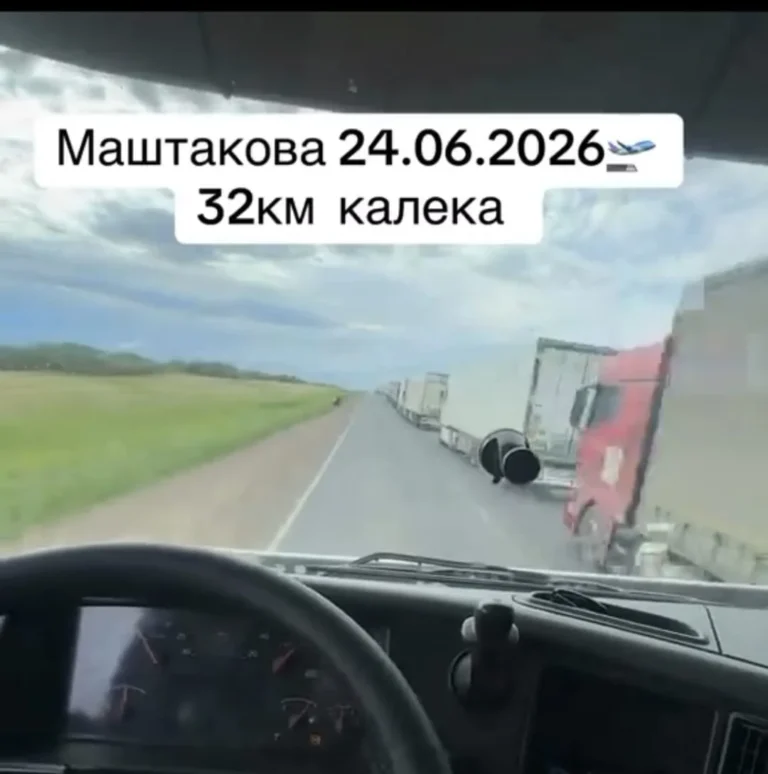 На границе Казахстана и России сохраняются многосуточные очереди из фур - изображение 1