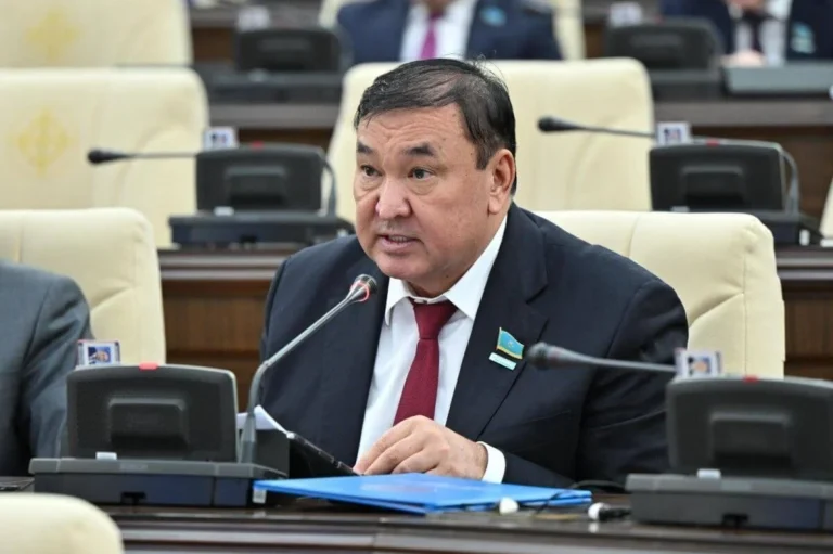 Назначение экс-депутата Балабиева ректором педвуза вызвало вопросы к требованиям Миннауки - изображение 1