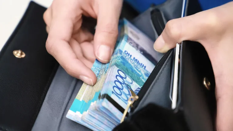 Зарплаты казахстанцев «съела» инфляция: экономист призвал вмешаться государство - изображение 1