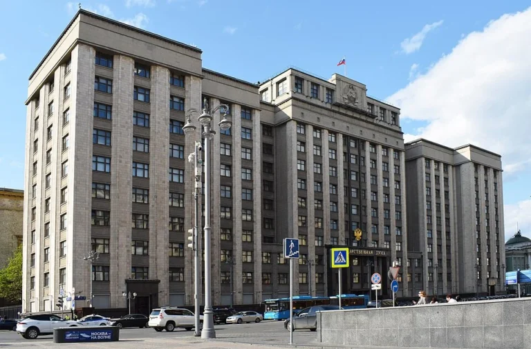 Госдума приняла закон об ограничениях для россиян, преследуемых по политическим статьям - изображение 1