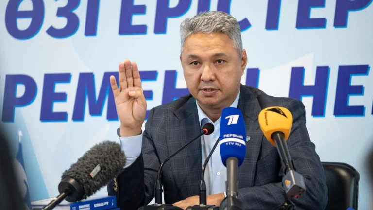 Азат Перуашев об отсутствии в Курултае: «Мы взяли самоотвод» - изображение 1