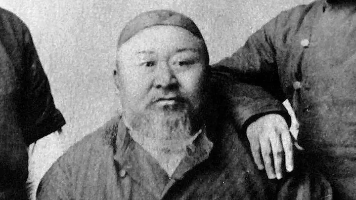 Почти 19 тысяч Абаев и девять женщин: необычная статистика ко Дню поэта - изображение 1