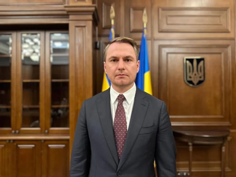 Генпрокурор Украины подал в отставку после коррупционного скандала - изображение 1