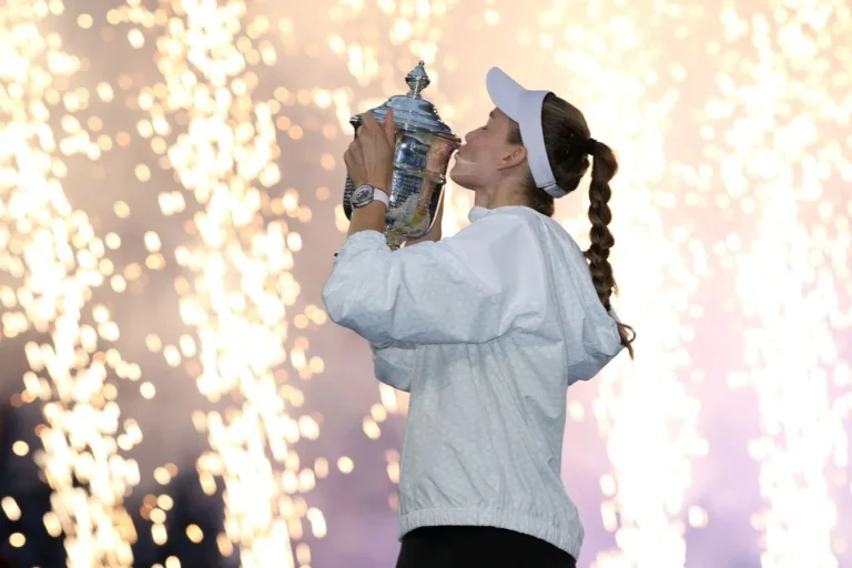 Елена Рыбакина официально стала первой ракеткой мира - изображение 1