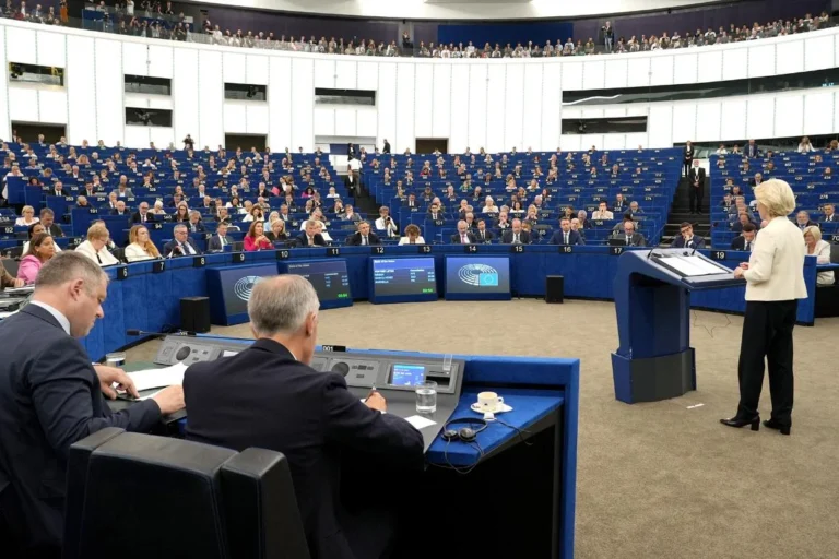 ЕС намерен привлечь до €12 млрд для транспортного коридора через Центральную Азию - изображение 1