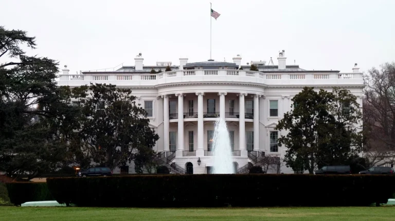 Трамп подписал закон об «адских санкциях» в отношении России и Ирана - изображение 1
