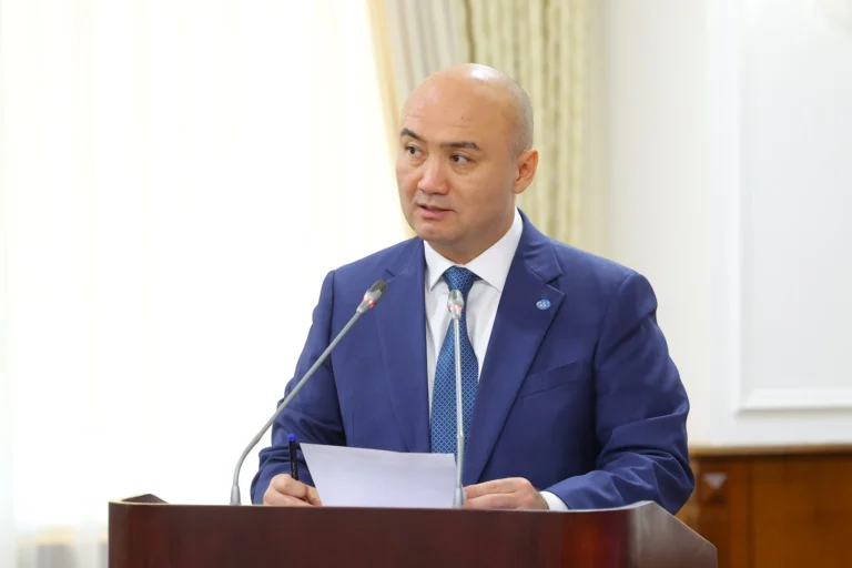 «Работайте, либо будут работать другие»: Бектенов раскритиковал главу «КазАвтоЖола» - изображение 1