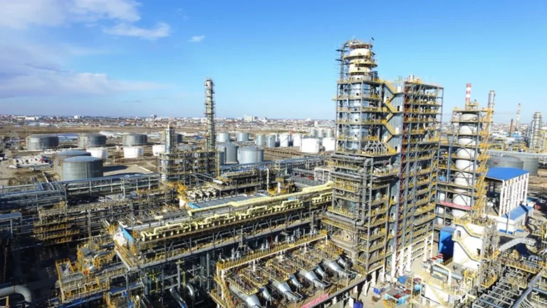 АНПЗ может ответить в суде за превышение выбросов и аварийные сбросы газа - изображение 1