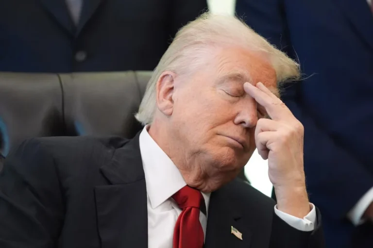 Рейтинг одобрения Трампа опустился до рекордно низких 32% перед выборами в Конгресс - изображение 1