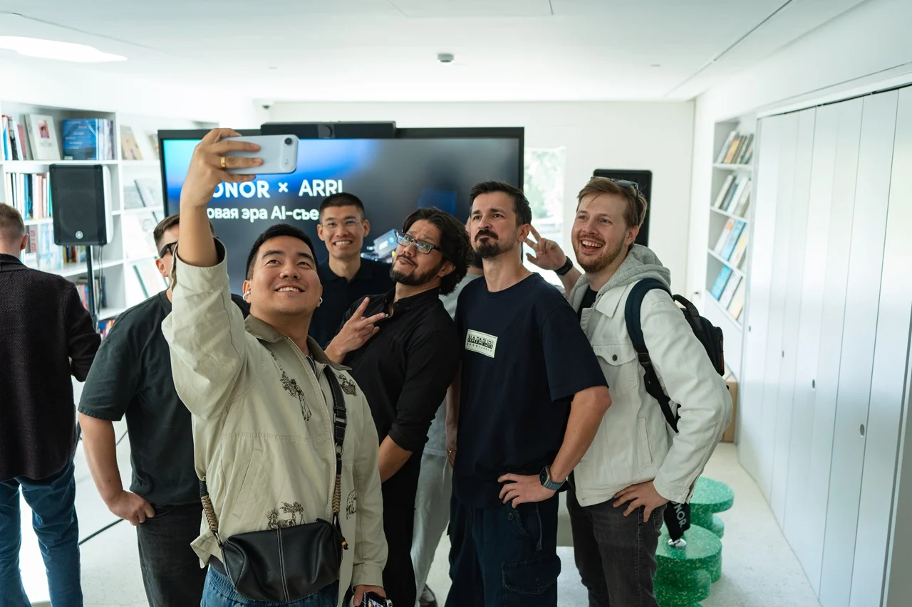 Изображение 3 для Эксклюзивный показ HONOR Robot Phone состоялся в Алматы