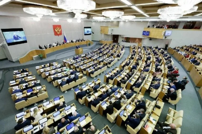 Переименовать Санкт-Петербург в Ленинград предложили Госдуме - изображение 1