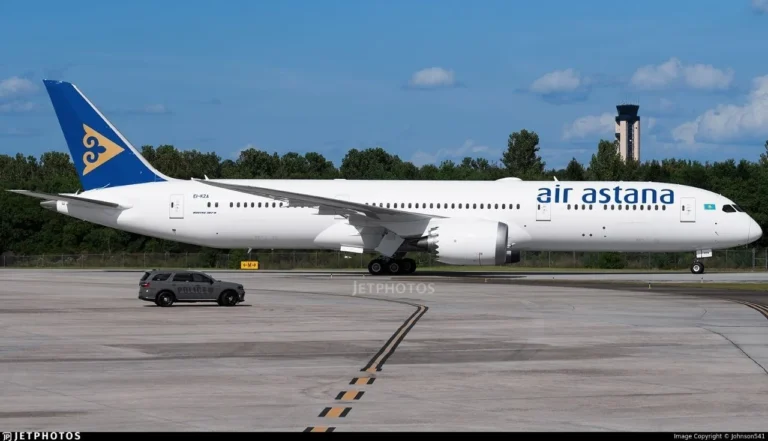 Появились фотографии первого Dreamliner для Air Astana - изображение 1