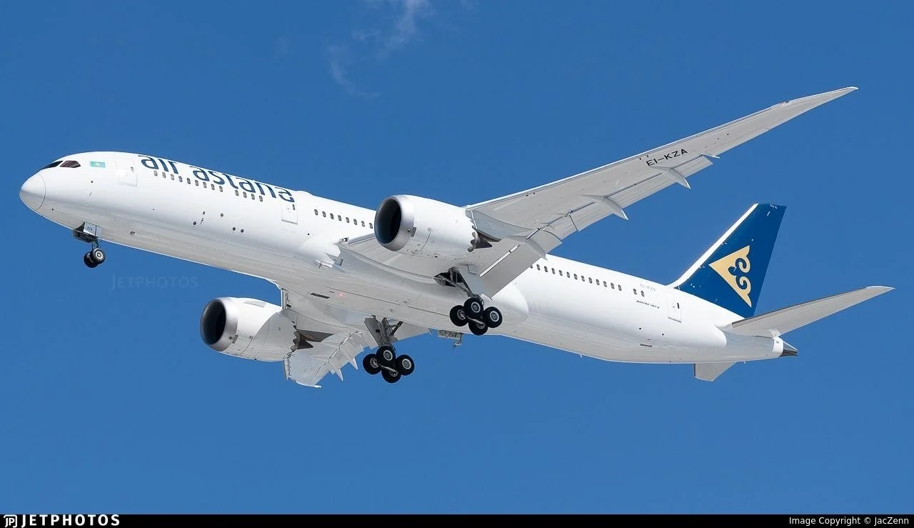 Изображение 2 для Появились фотографии первого Dreamliner для Air Astana