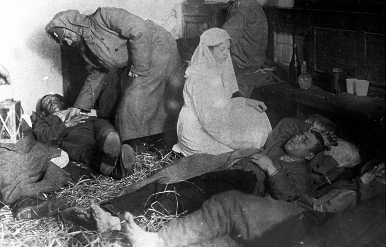 Изображение 6 для Роль женщины - позвать за стол перемирия