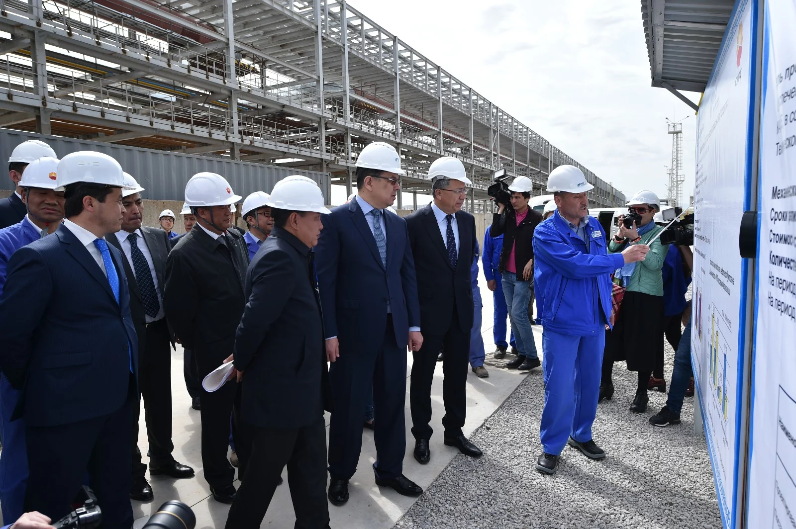 Изображение 3 для Бозумбаев: «КазМунайгаз» решит, нужны ли новые заводы