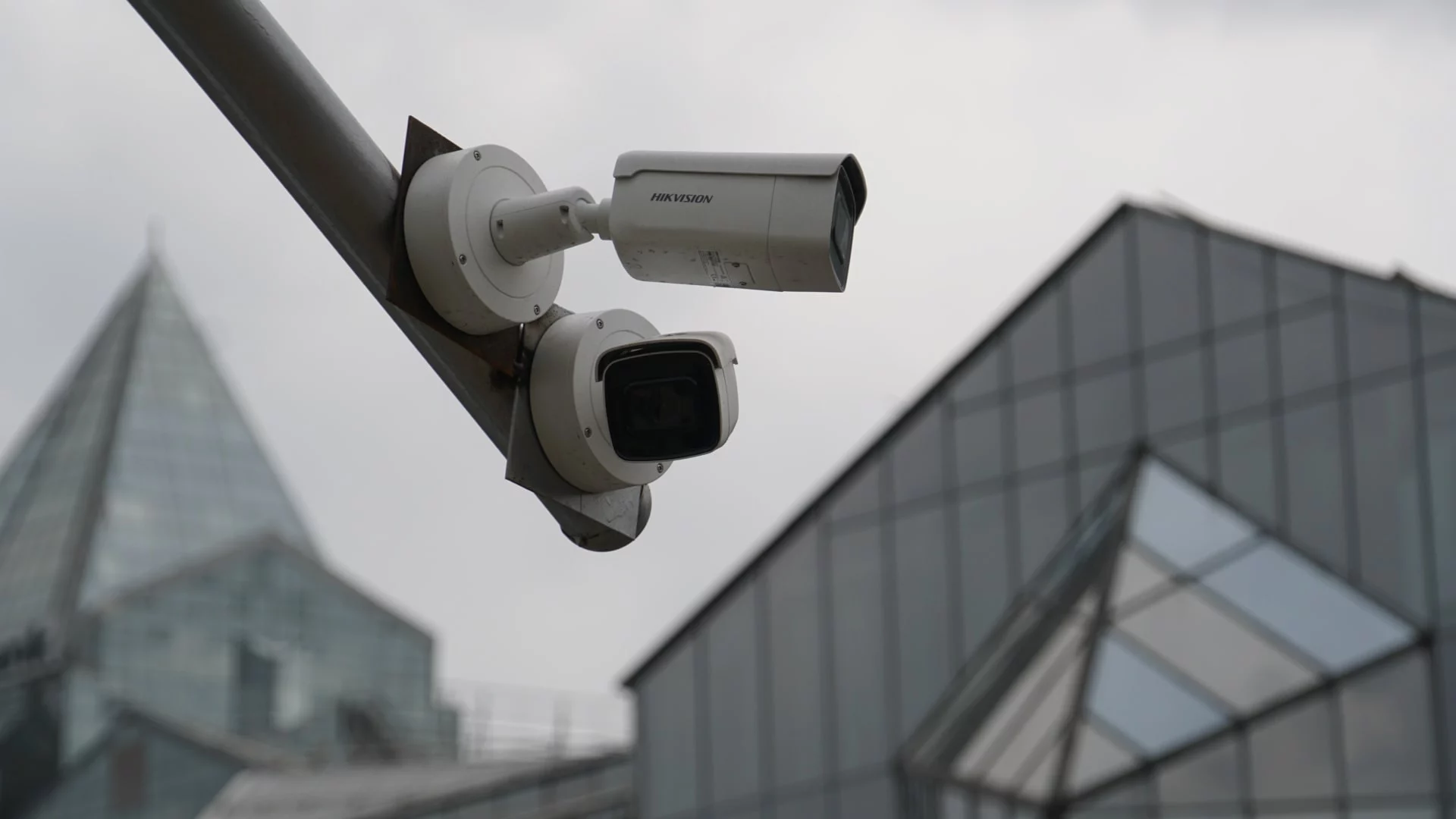 Изображение 3 для В Голландии запретили бурки и шлемы