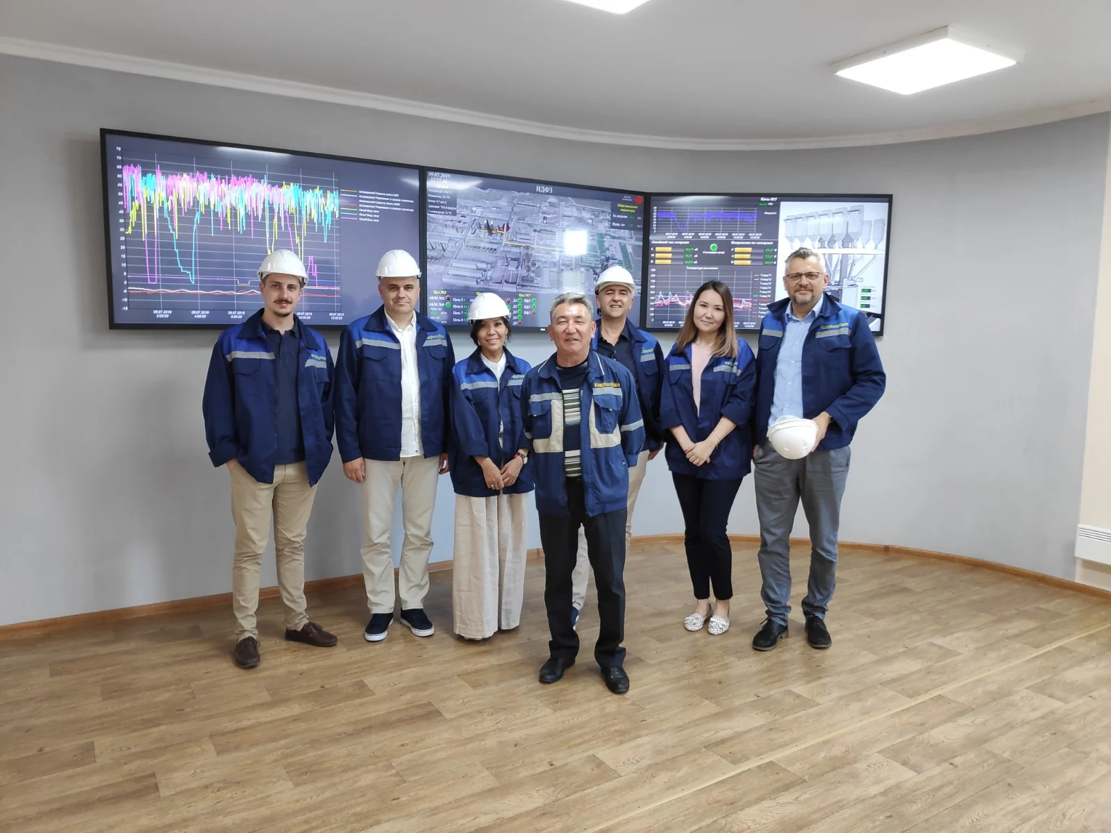 Изображение 3 для Нотр дам де Пари рушится