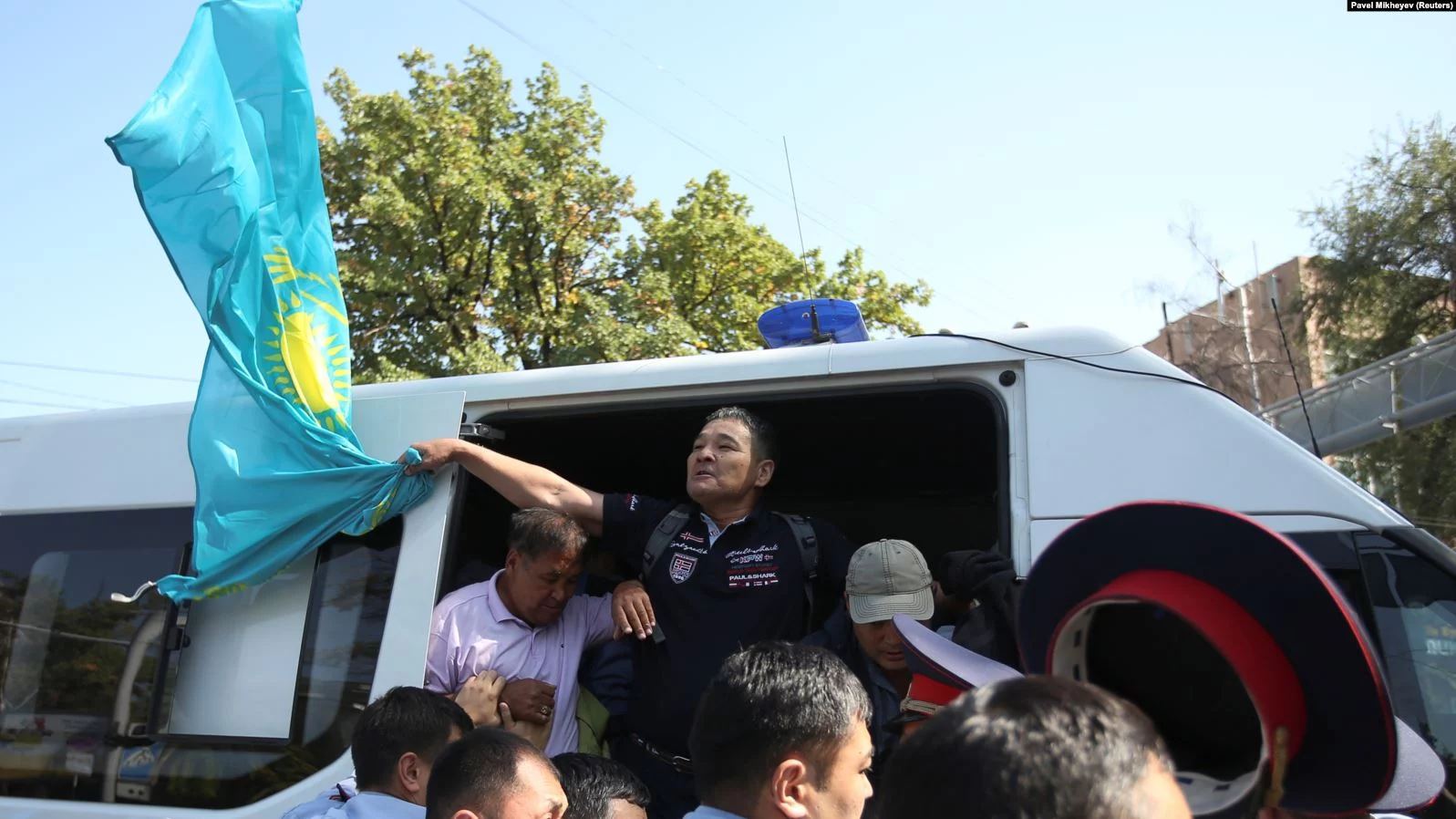 Изображение 5 для Навальный номинирован на премию Сахарова