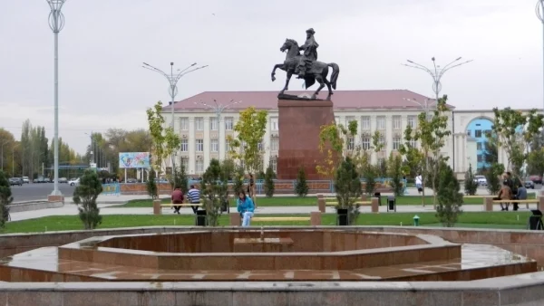 Изображение 1 для Центральная площадь города переименована в честь первого президента РК Нурсултана Назарбаева.