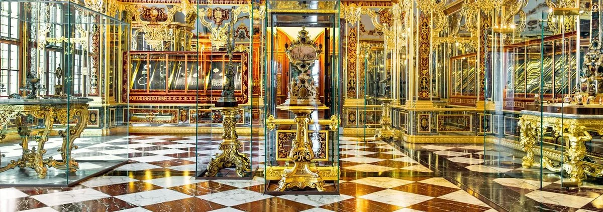 Изображение 4 для Сенатора хотят лишить кресла