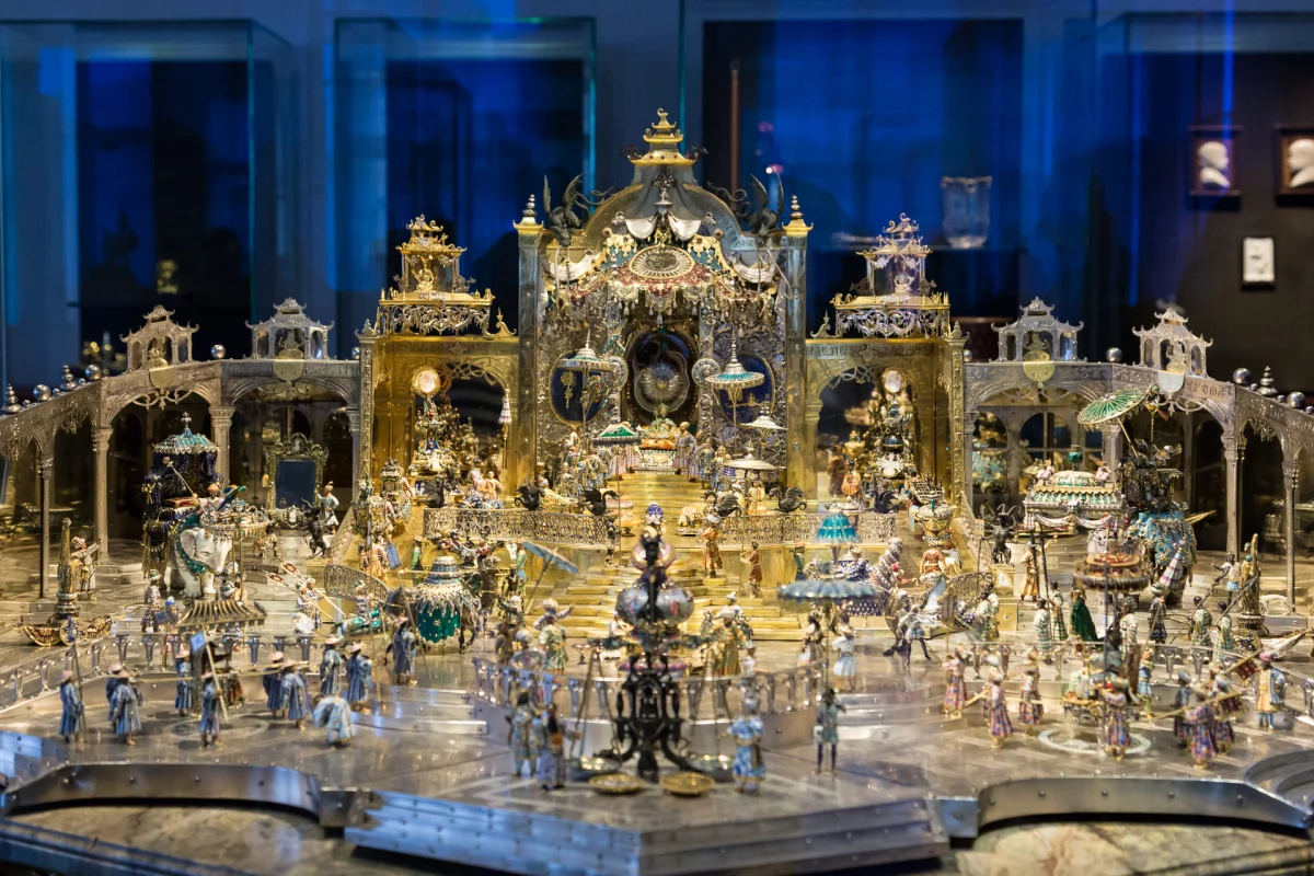 Изображение 5 для Сенатора хотят лишить кресла