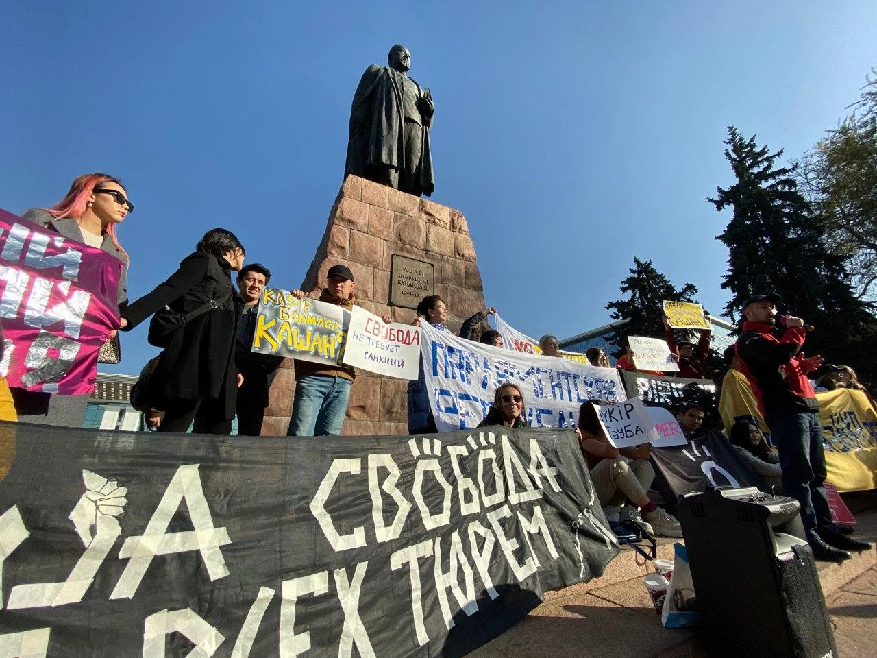 Изображение 1 для Почему власть не любит принципиальных людей?