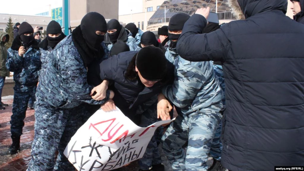 Изображение 1 для Смерть Дулата Агадила: задержания сторонников продолжаются