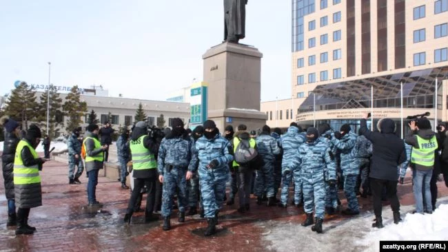 Изображение 2 для Смерть Дулата Агадила: задержания сторонников продолжаются