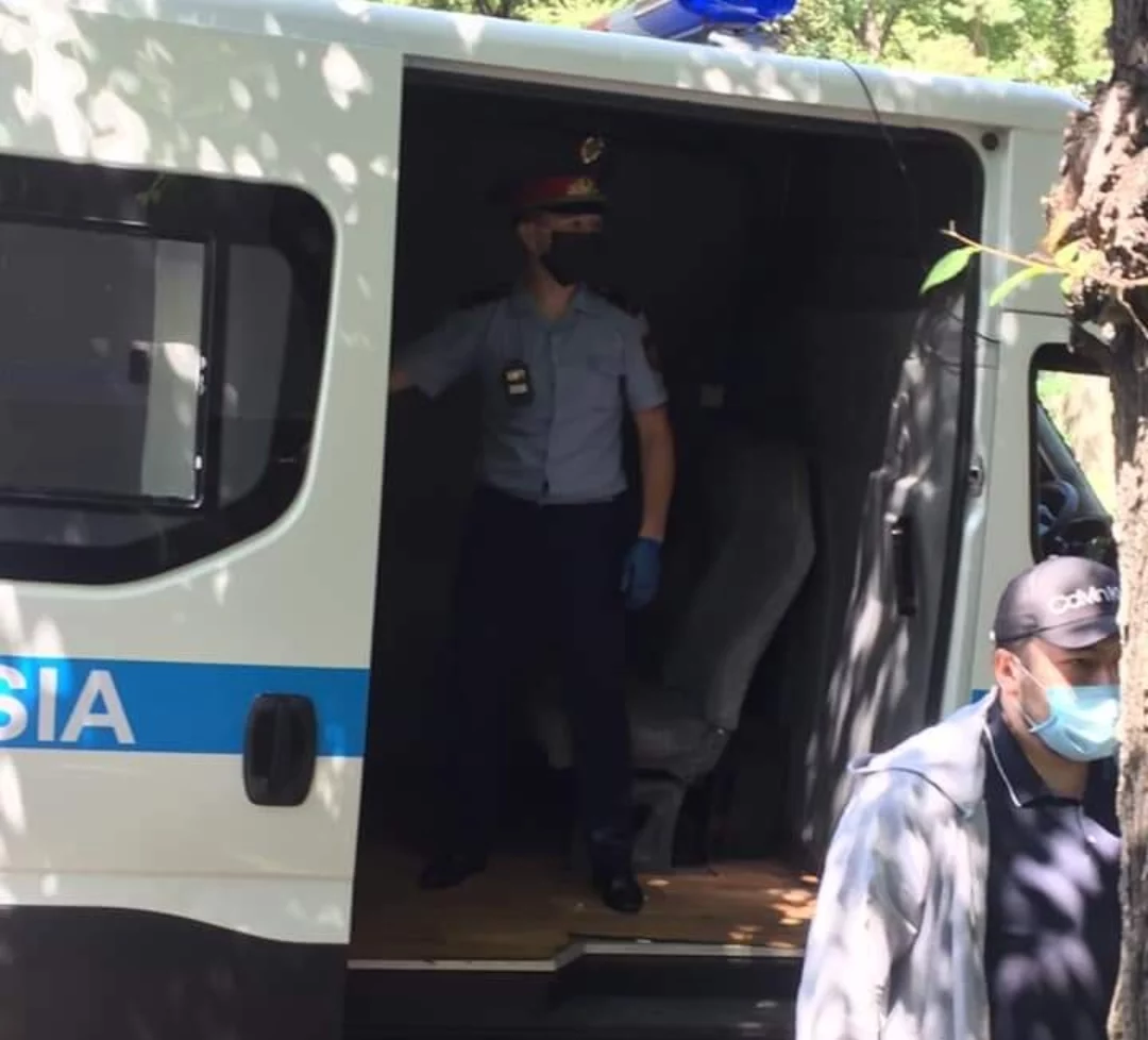 Изображение 6 для Сначала дезинфекции, затем митинги. Потом решили совместить