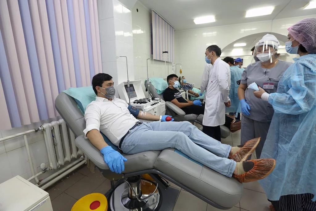 Изображение 10 для В Казахстане будут лечить коронавирус плазмой выздоровевших людей