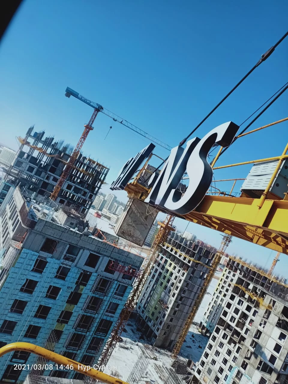 Изображение 3 для Еще одна компания присоединилась к забастовке на фоне увольнения крановщиков в Нур-Султане