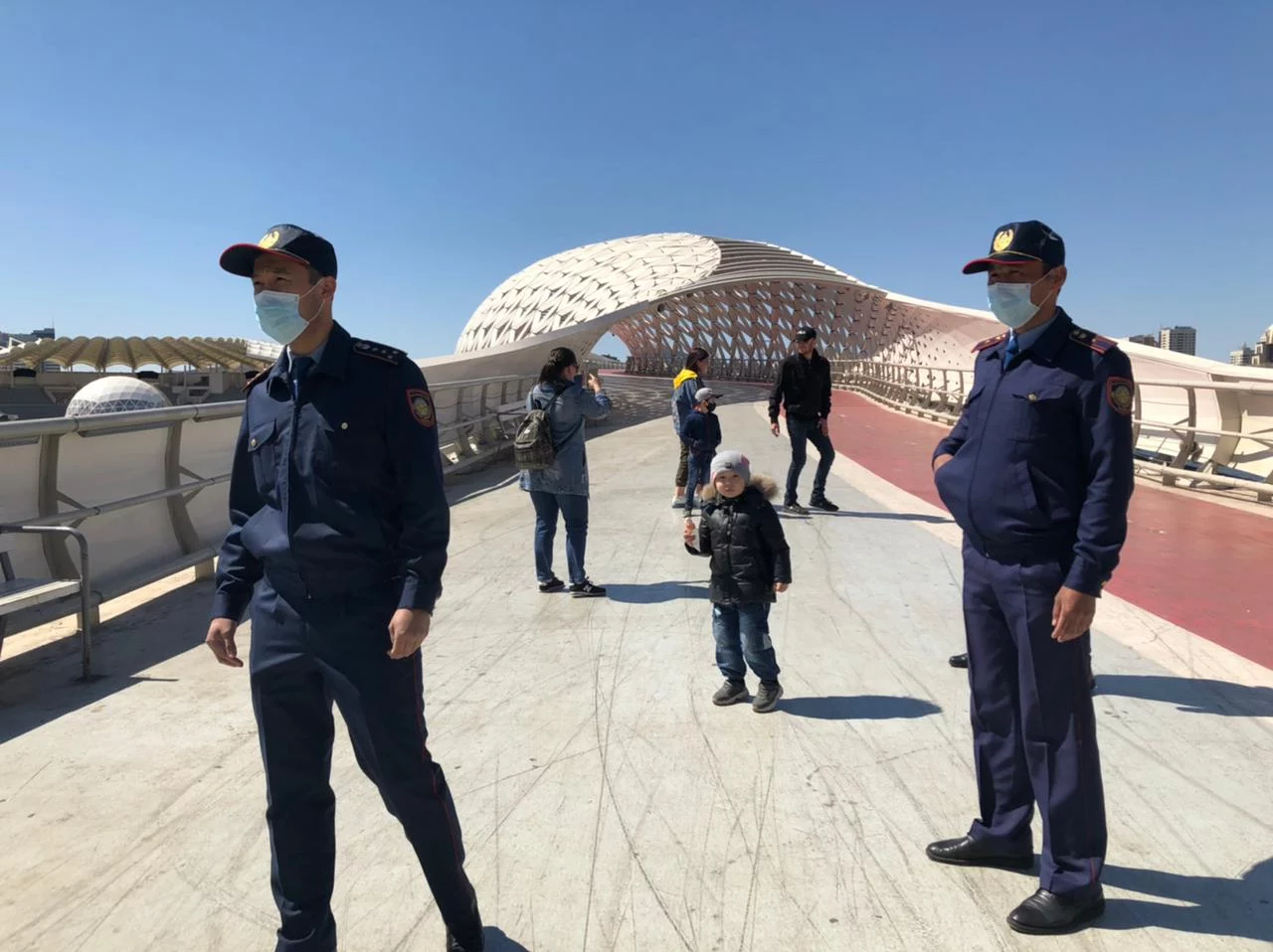 Изображение 18 для День митингов в Нур-Султане: более полусотни единиц автотехники и ни одного протестующего