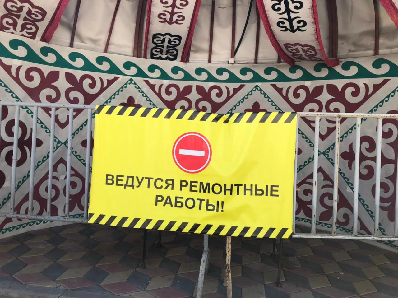 Изображение 19 для День митингов в Нур-Султане: более полусотни единиц автотехники и ни одного протестующего