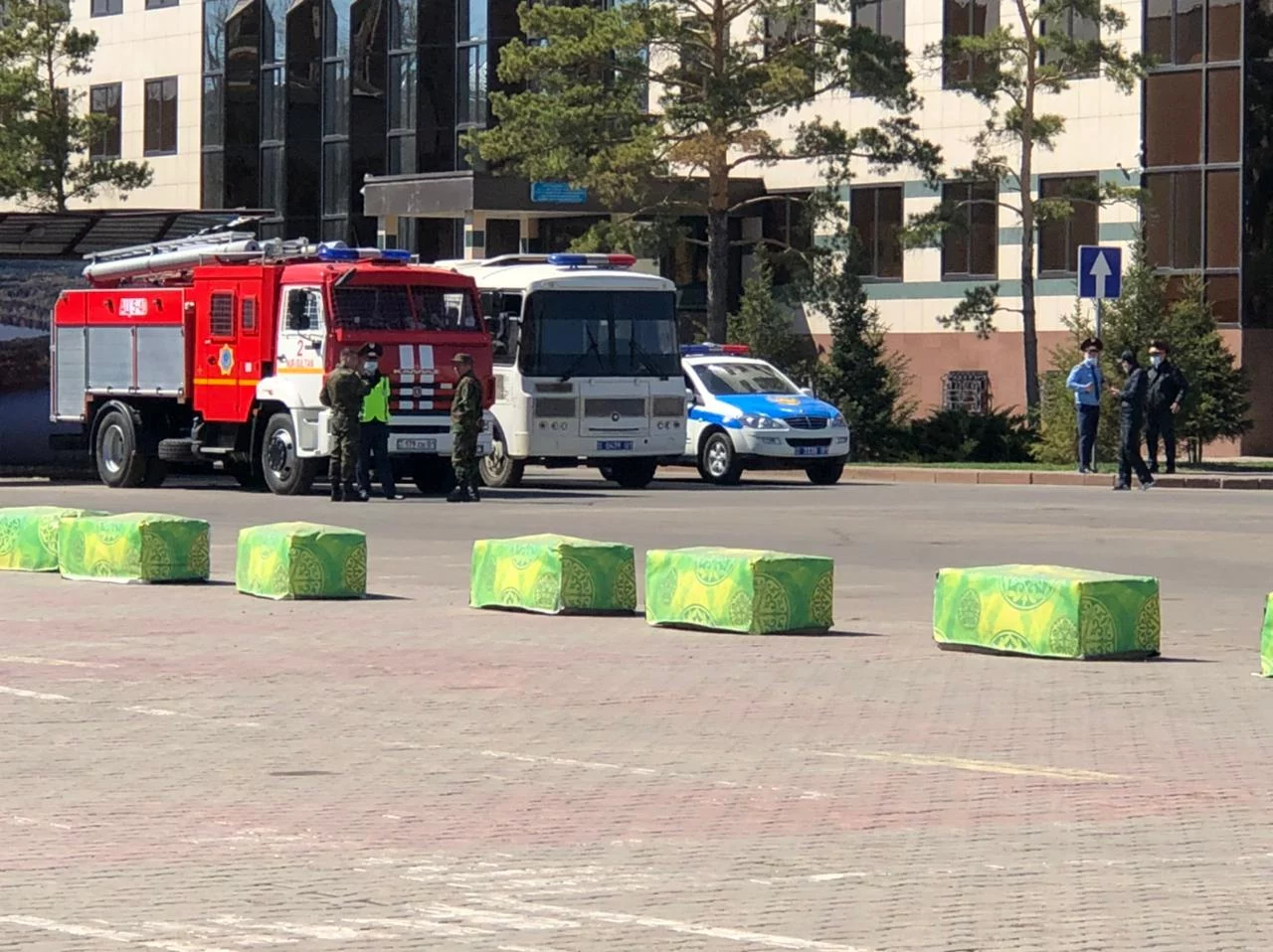 Изображение 22 для День митингов в Нур-Султане: более полусотни единиц автотехники и ни одного протестующего