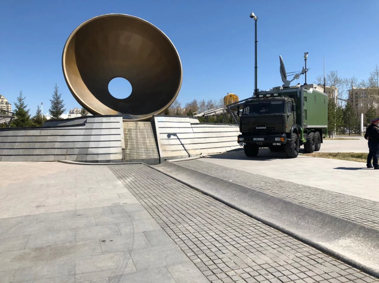 Изображение 28 для День митингов в Нур-Султане: более полусотни единиц автотехники и ни одного протестующего