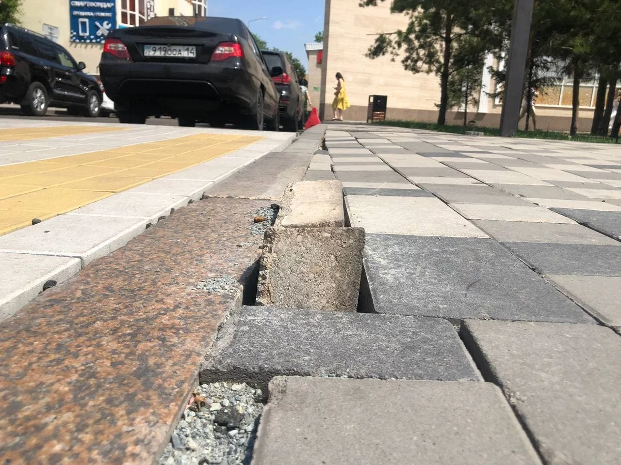 Изображение 10 для Новые тротуары в Нур-Султане не продержались и неделю