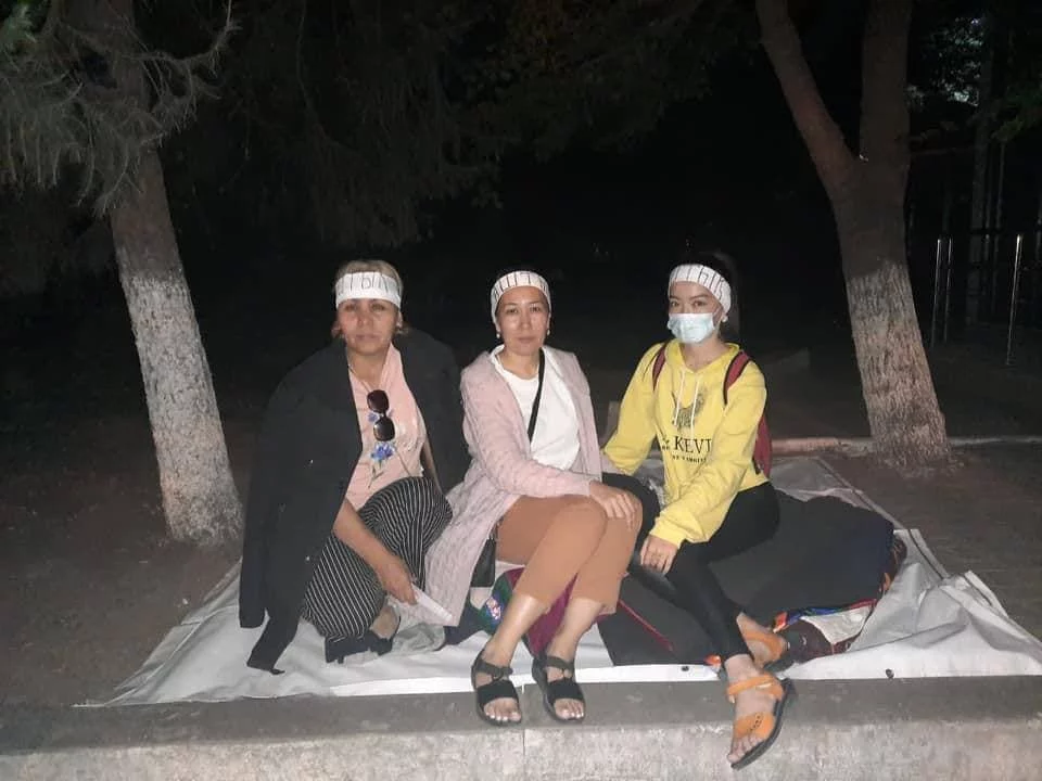 Изображение 3 для Голодовка: активисты ДПК провели ночь у департамента полиции Алматы