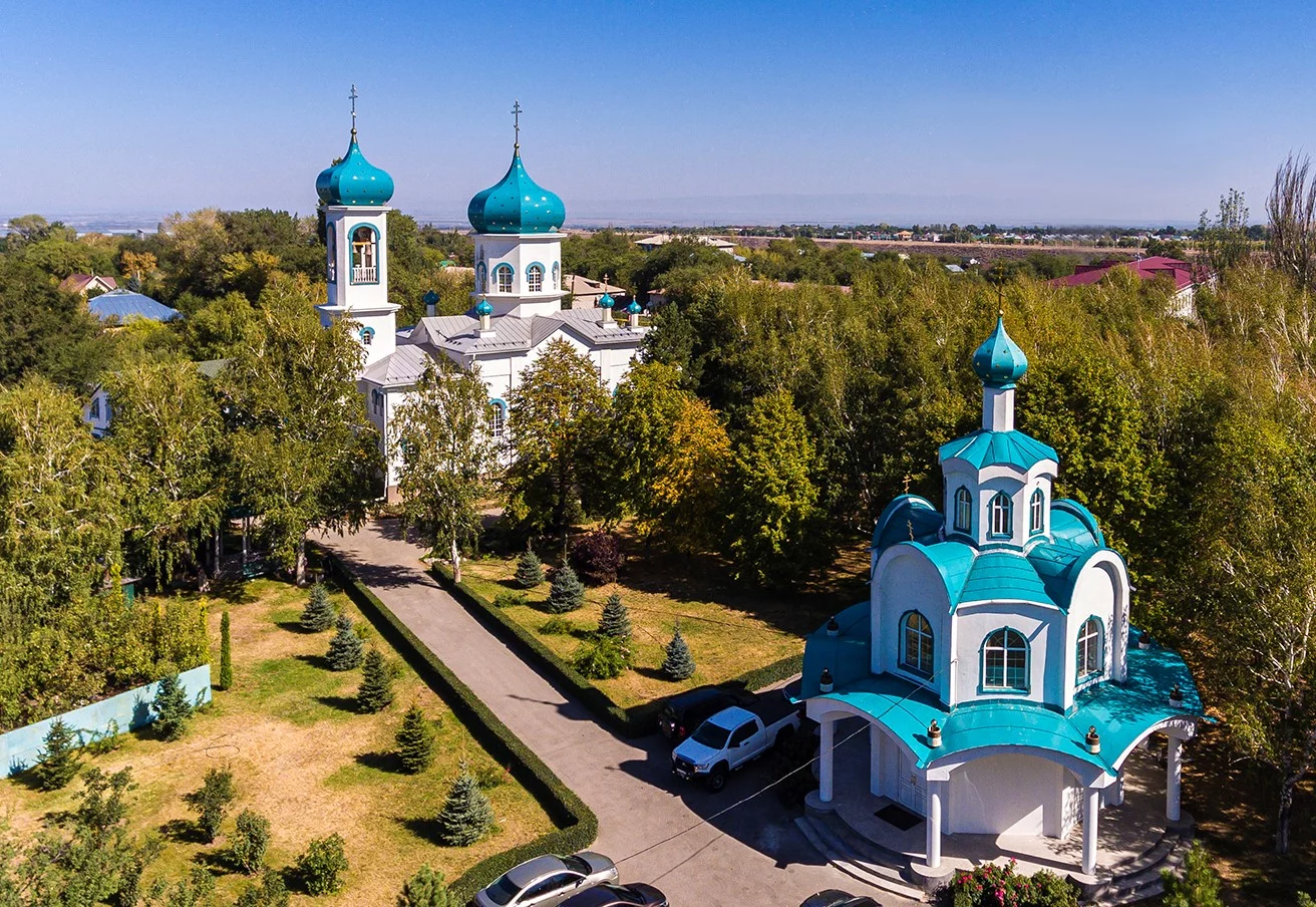 Изображение 1 для Под Алматы освятили вновь отстроенный Михайловский храм, сгоревший три года назад