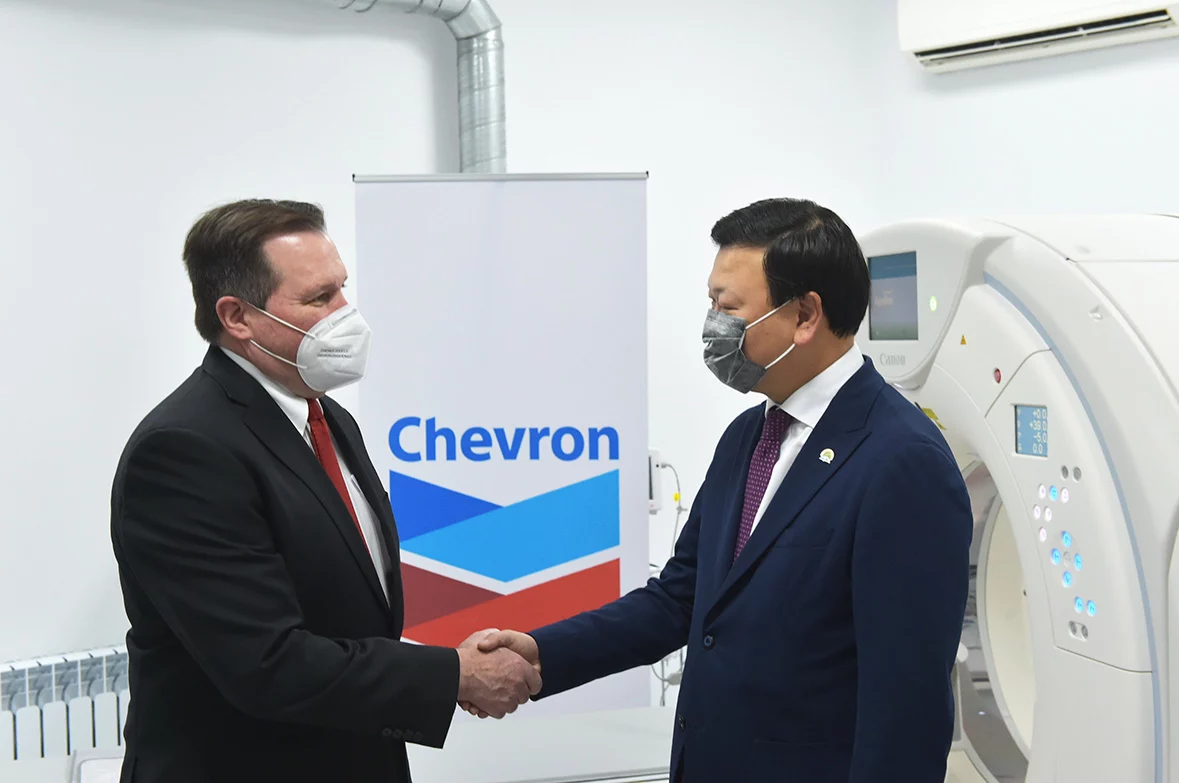 Изображение 5 для «Шеврон» передал шесть компьютерных томографов медицинским учреждениям Казахстана