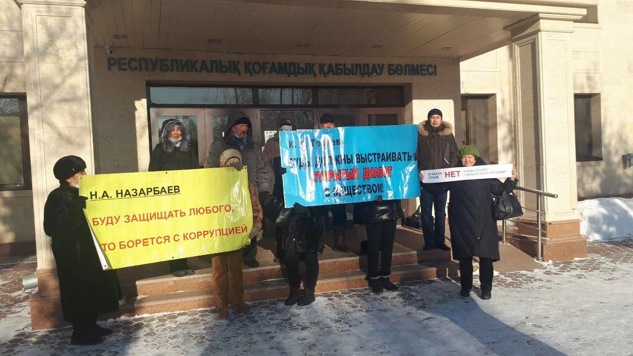 Изображение 5 для «Перед нашим носом дверь захлопнули!»: в двух офисах Nur Otan отказались принимать посетителей из регионов