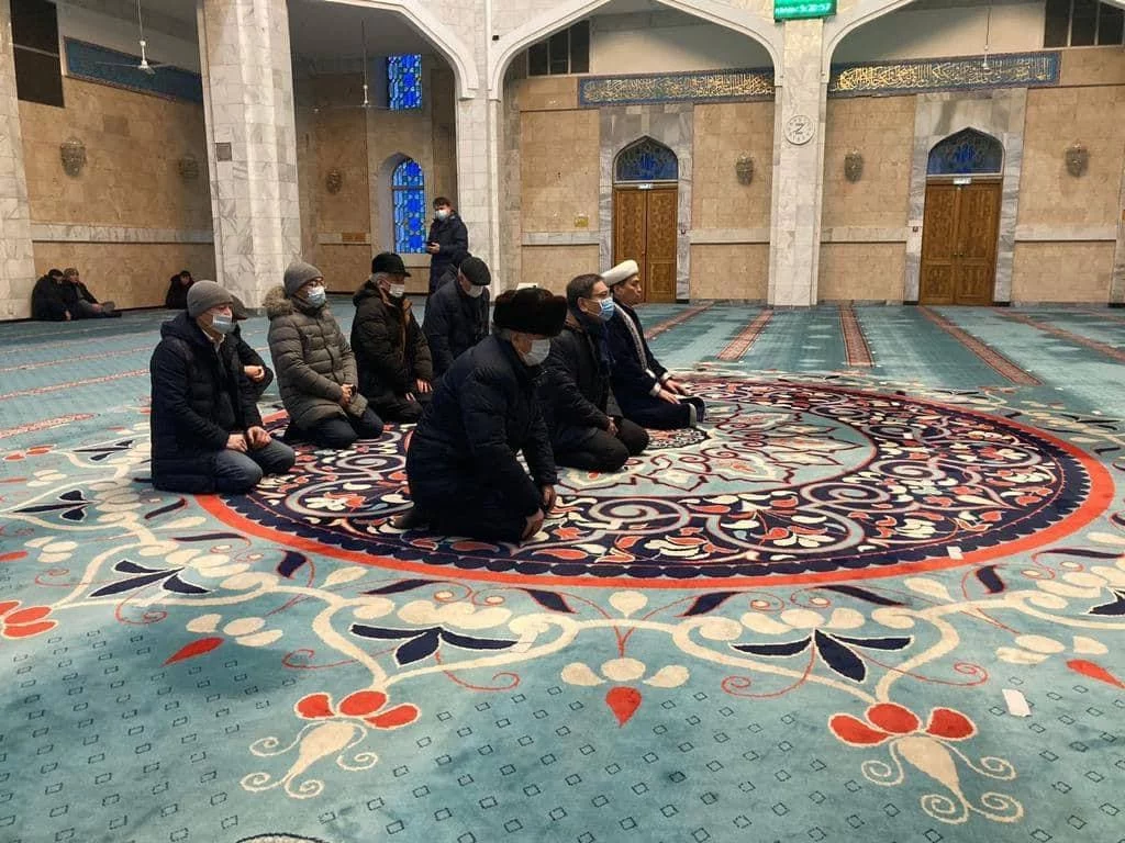 Изображение 4 для Представители акимата и прокуратуры обратились к демонстрантам с просьбой разойтись